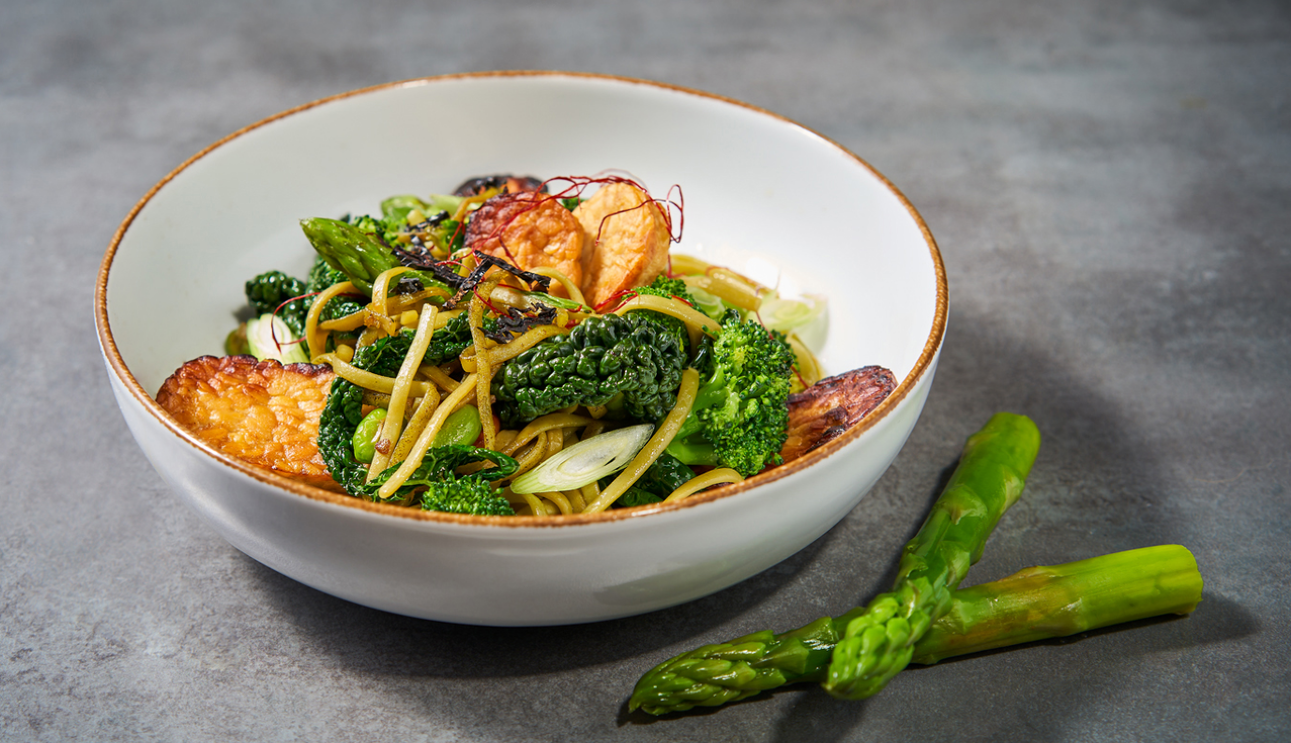 Noodles met tempeh en nori